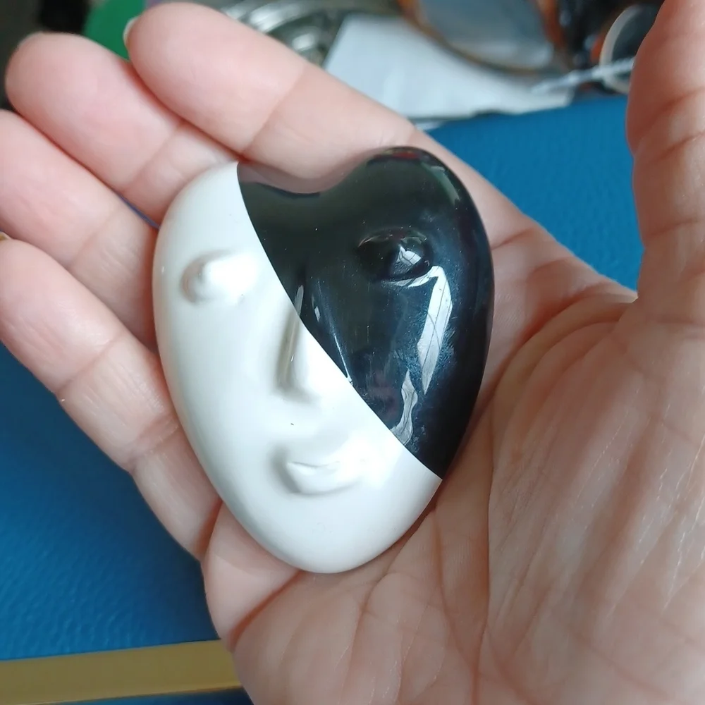 Design Face Brooch 🙂, Large